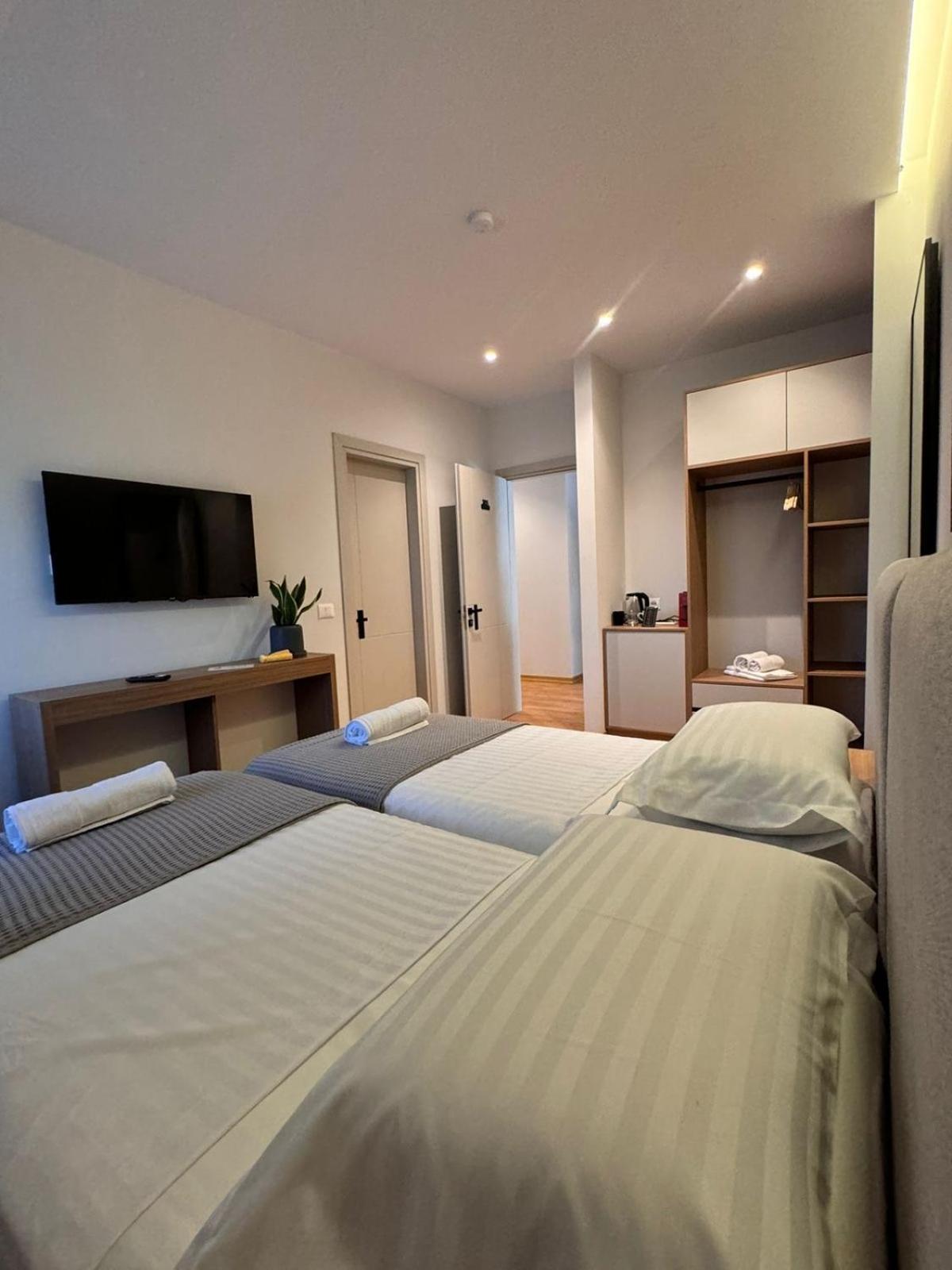 Izi Boutique Appartement Tirana Buitenkant foto