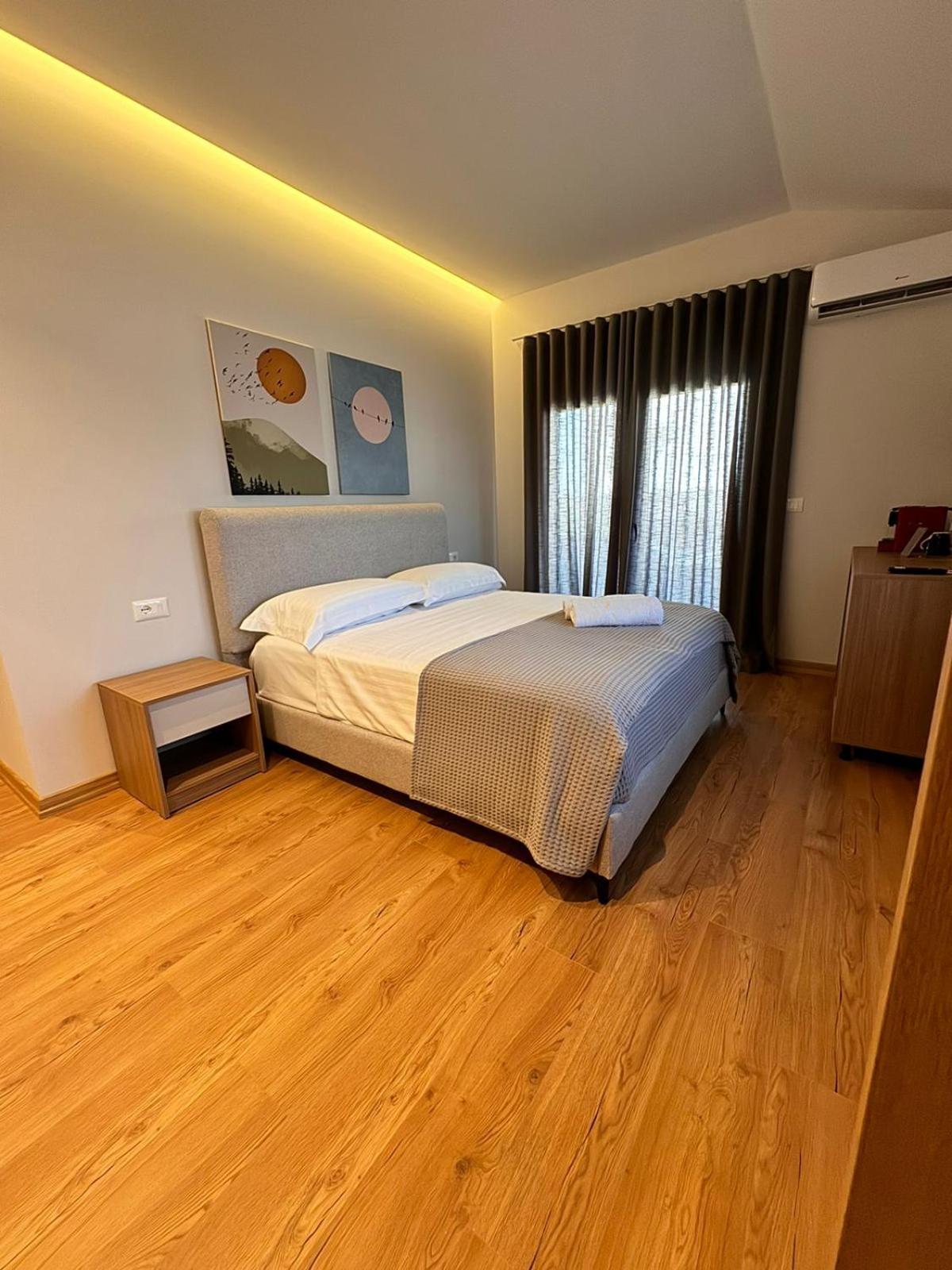 Izi Boutique Appartement Tirana Buitenkant foto