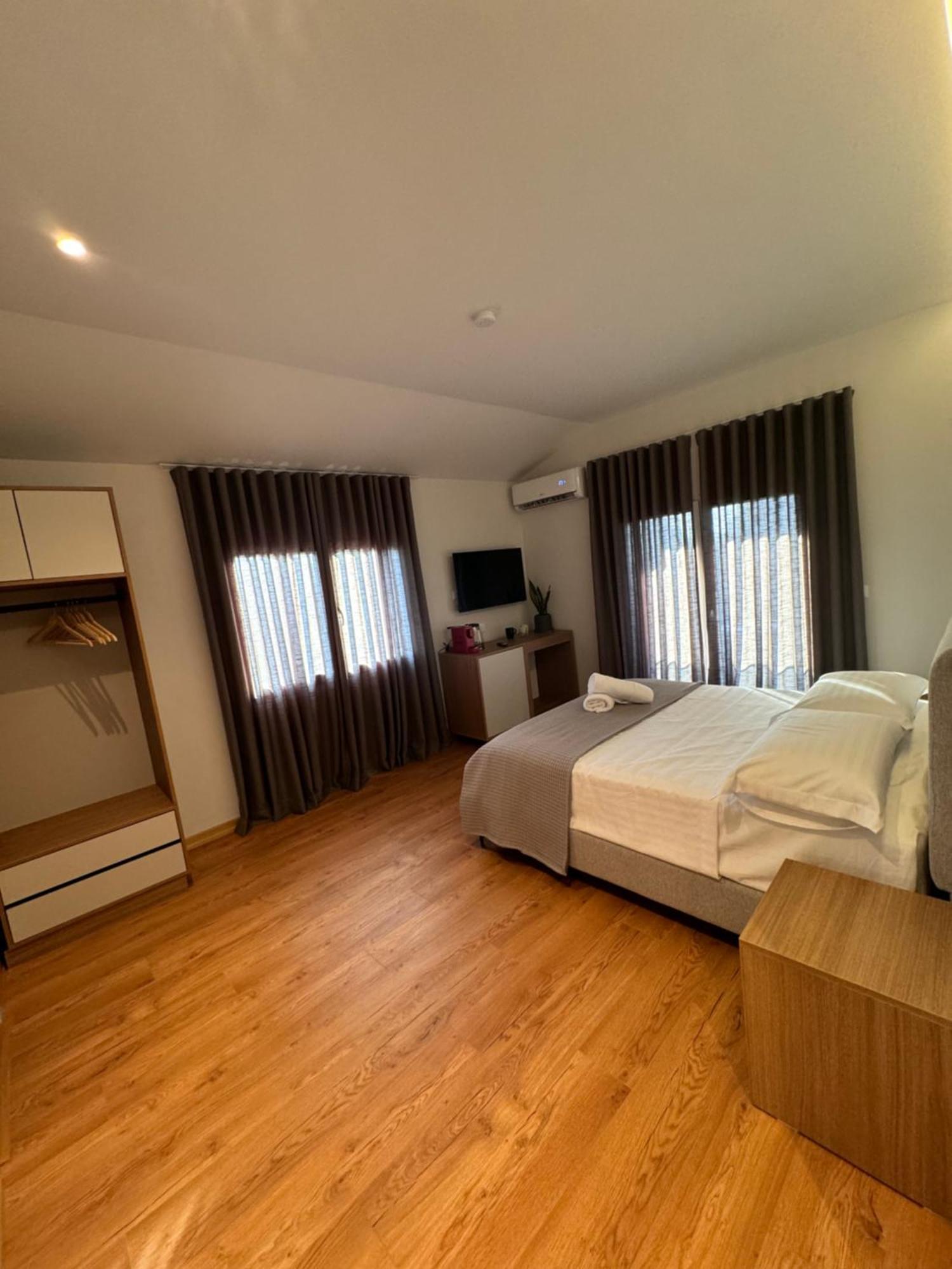 Izi Boutique Appartement Tirana Buitenkant foto