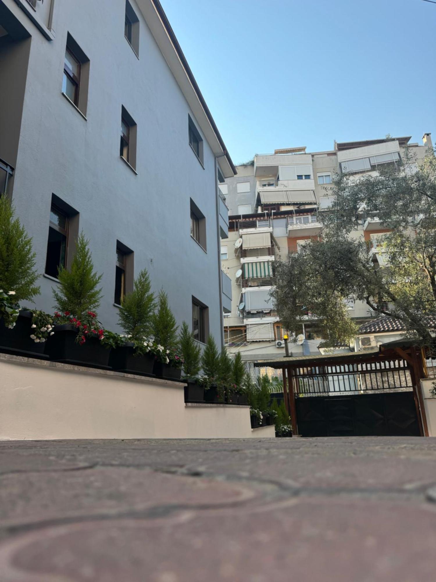 Izi Boutique Appartement Tirana Buitenkant foto